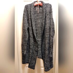 Lane Bryant black and white knit acrylic cardigan 14/16